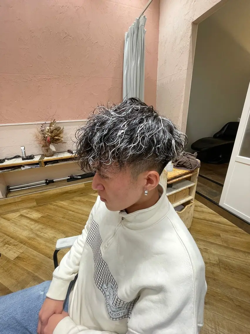 カット+ハイライト+特殊パーマの写真