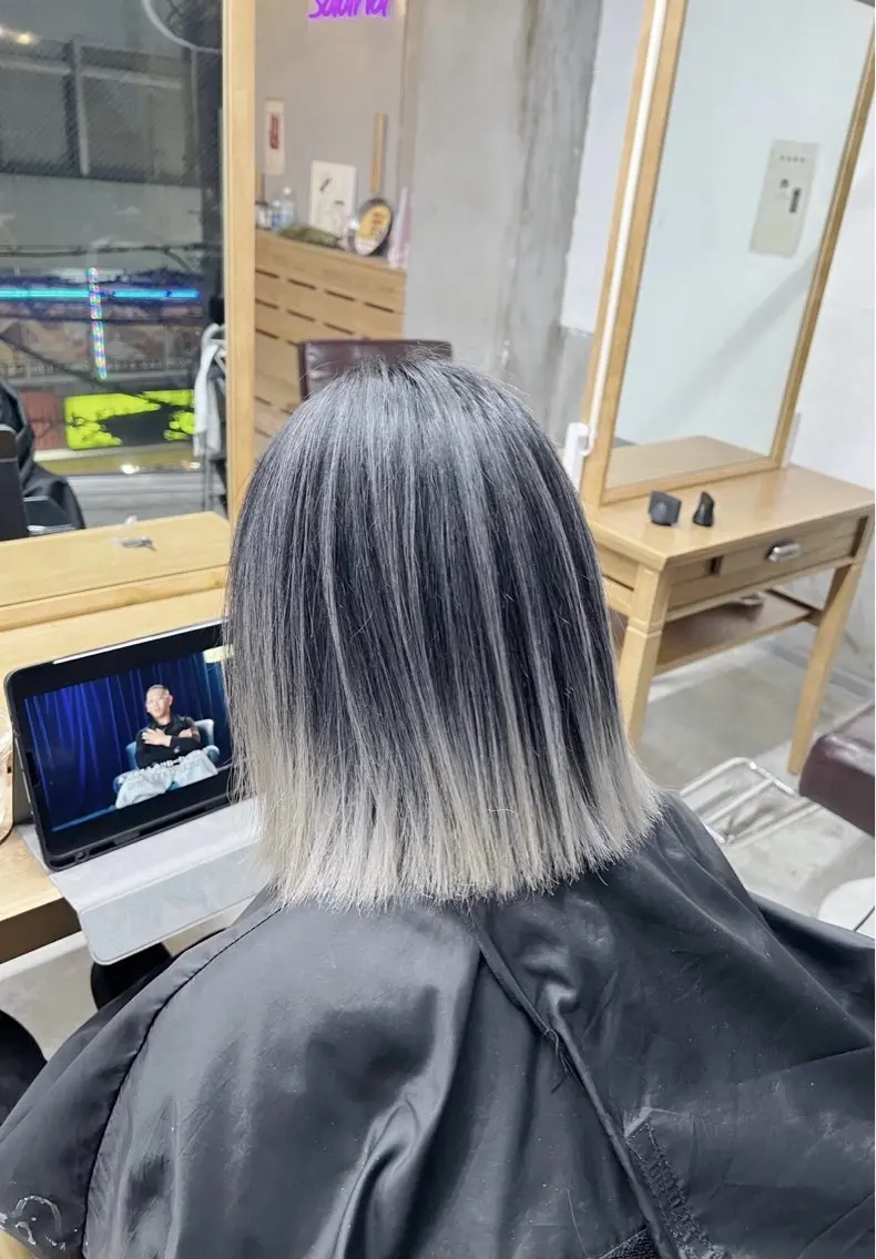 ショート カラー バレイヤージュ シルバー ホワイトシルバー レイヤーカット カット ヘアカラー トリートメント 指名数No.1 /NAOYAのヘアスタイル