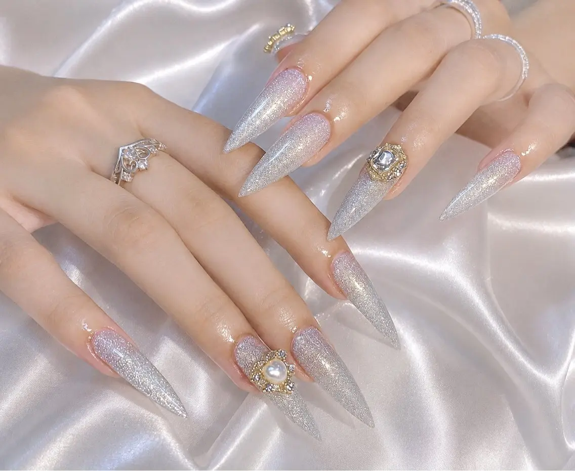 ネイル フレンチネイル ジェルネイル 韓国ネイル マグネットネイル 持ち込み ハンドネイル Royal Nail-RINAのネイルデザイン