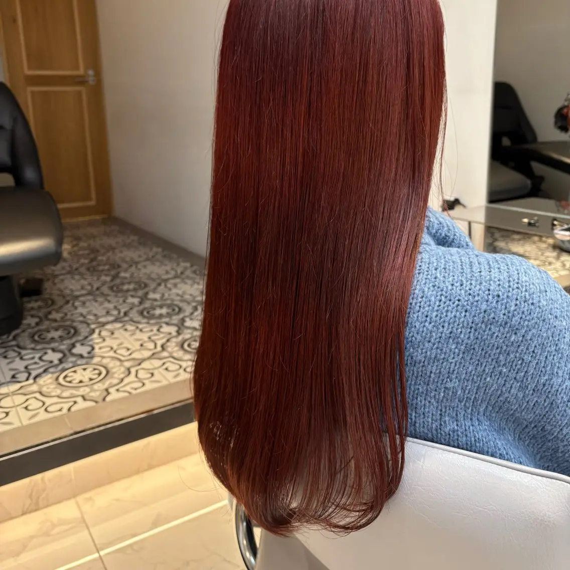 ロング カラー ボルドーカラー ブラウンカラー レッドカラー レッドブラウン ヘアカラー トリートメント ヘッドスパ ヘアセット カジュアルを女っぽく 𝗮𝘆𝗮𝗰𝗼のヘアスタイル