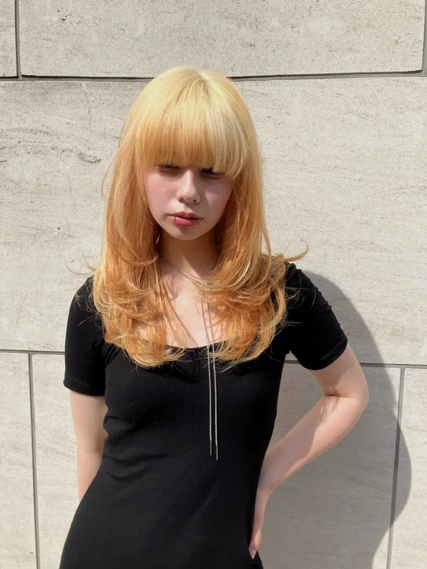 セミロング カラー 抜きっぱなしブロンド ブロンド Hanaka🪷 ニュアンス×レイヤーのヘアスタイル