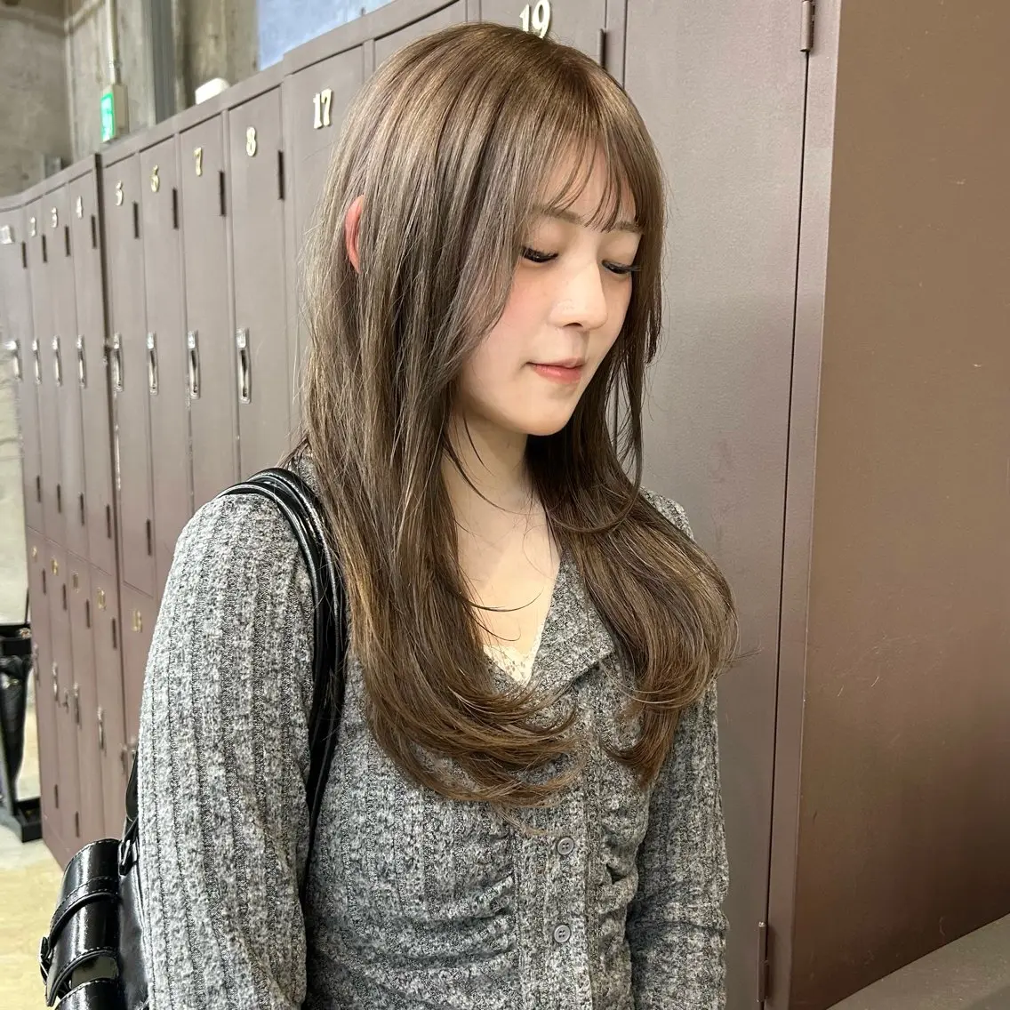 ロング カラー 透明感カラー グレージュ ハイトーンカラー ロング ヘアカラー 伊藤ほのか/パーマ /酸性ストレートのヘアスタイル