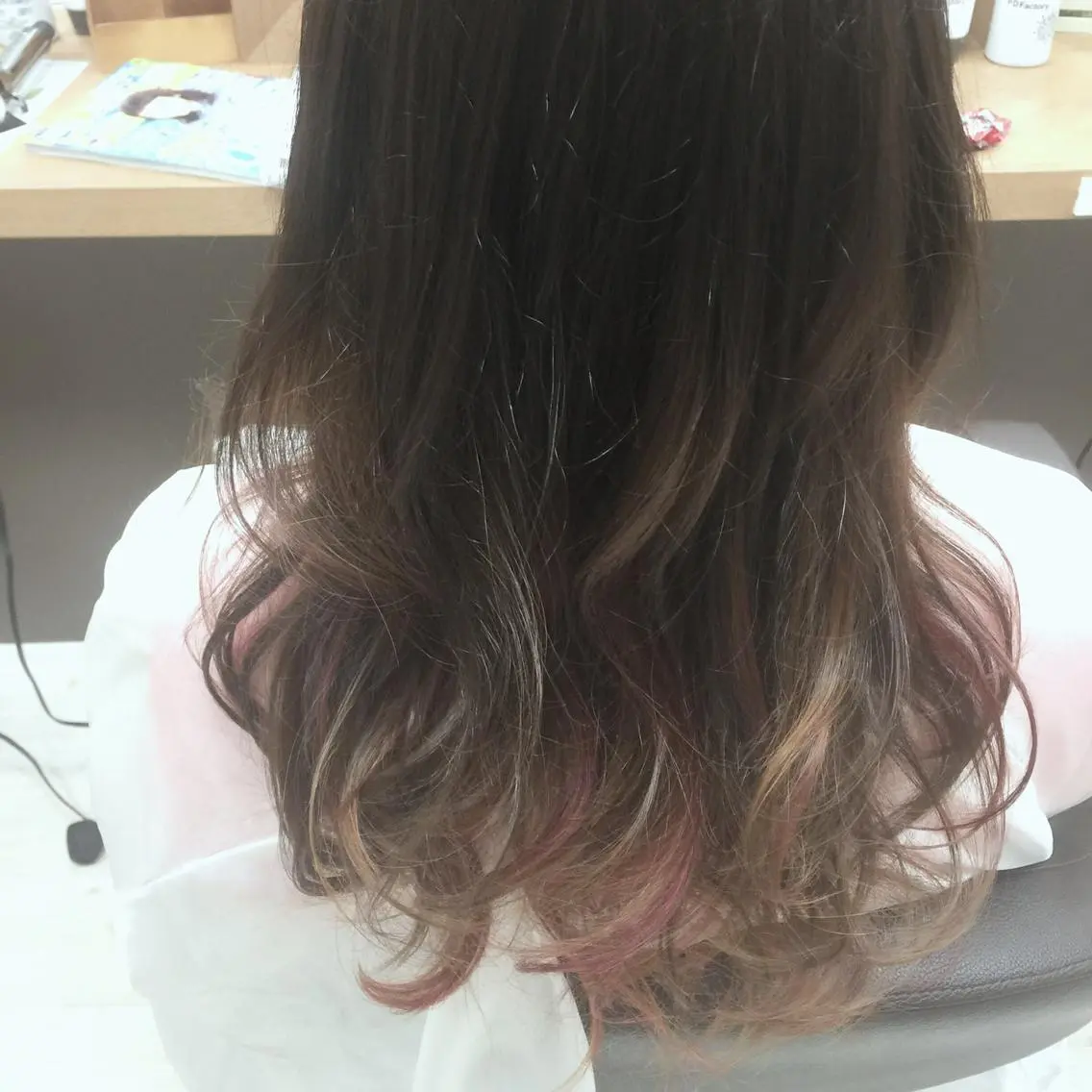 ロング カラー カット ヘアカラー トリートメント デザインカラー Lienのヘアスタイル