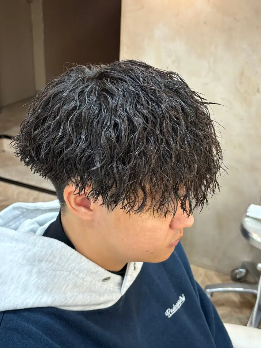 ショート パーマ メンズ カット パーマ トリートメント パーマ職人DAIKI ツイスパ/波巻きのヘアスタイル