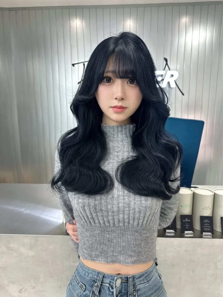 ロング カラー ヘアアレンジ カット ヘアカラー トリートメント ヘッドスパ ヘアセット 艶カラー/ハイトーン /レイヤーカットのヘアスタイル
