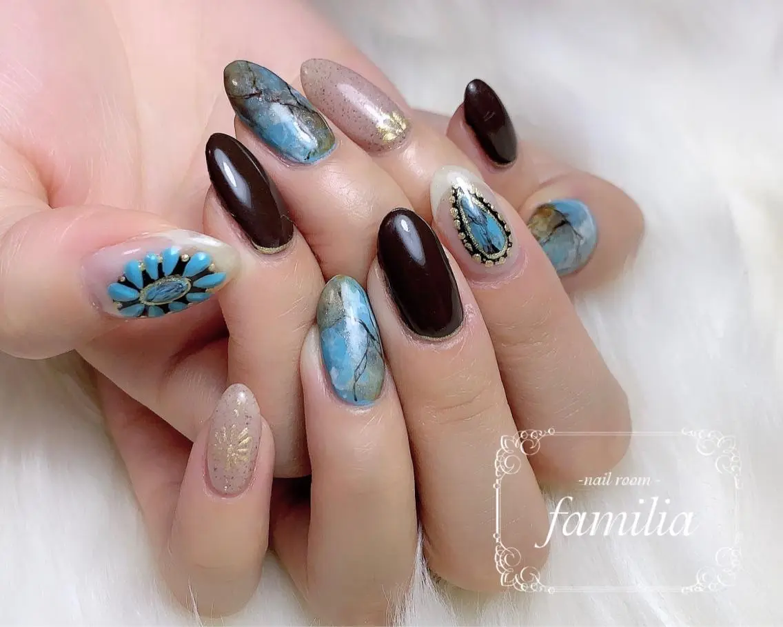 ネイル ストーンネイル ハンドネイル -nailroom- familiaのネイルデザイン