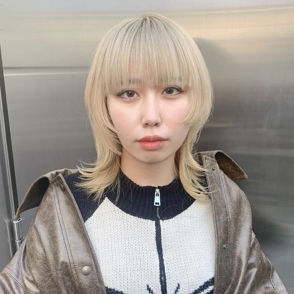 ミディアム カラー ワイドバング ウルフカット ホワイト&レイヤーカ ットエクステ長畠俊輔のヘアスタイル