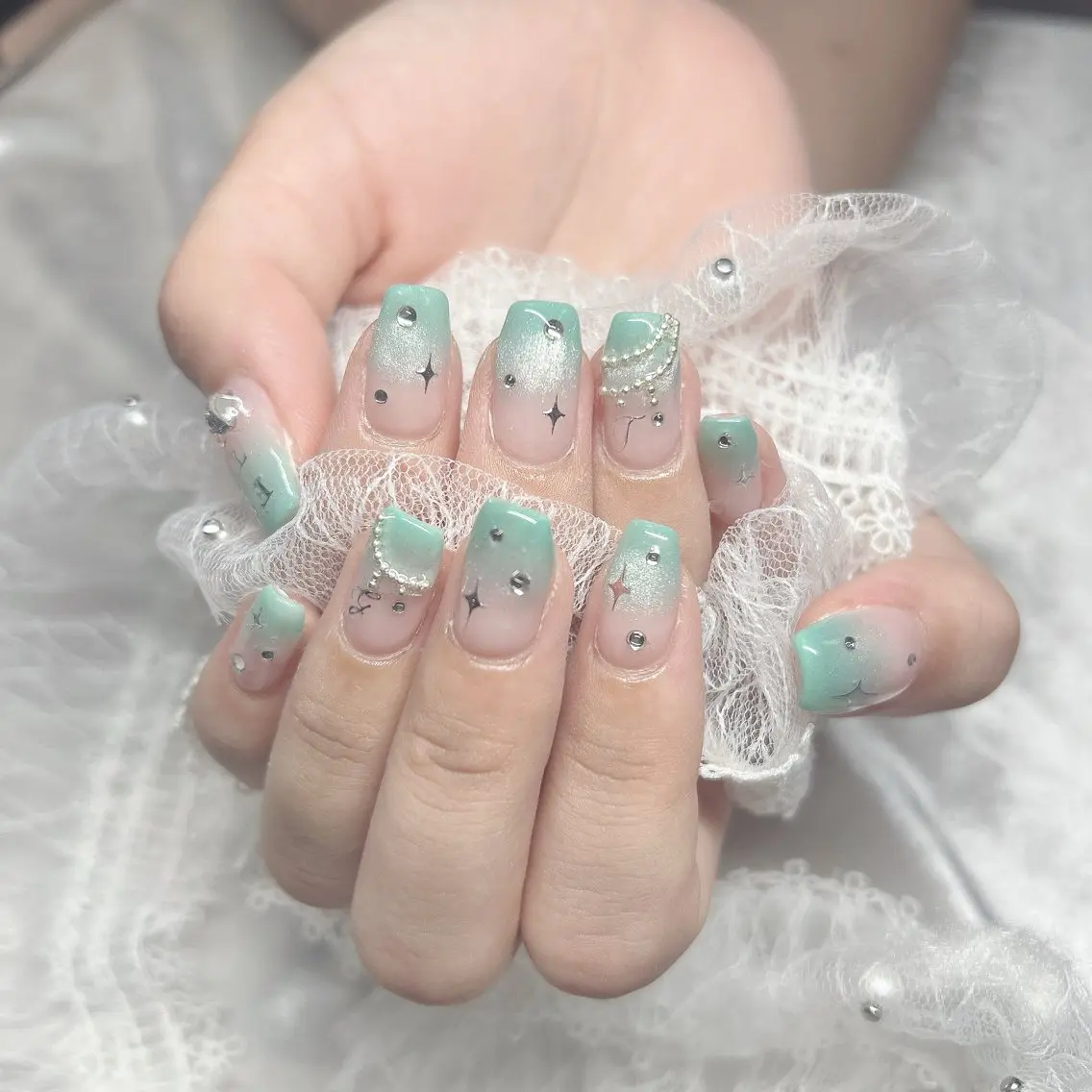 ネイル グリーン マグネットネイル スクエアネイル ハンドネイル Best Nail Yu🎀🫧のネイルデザイン