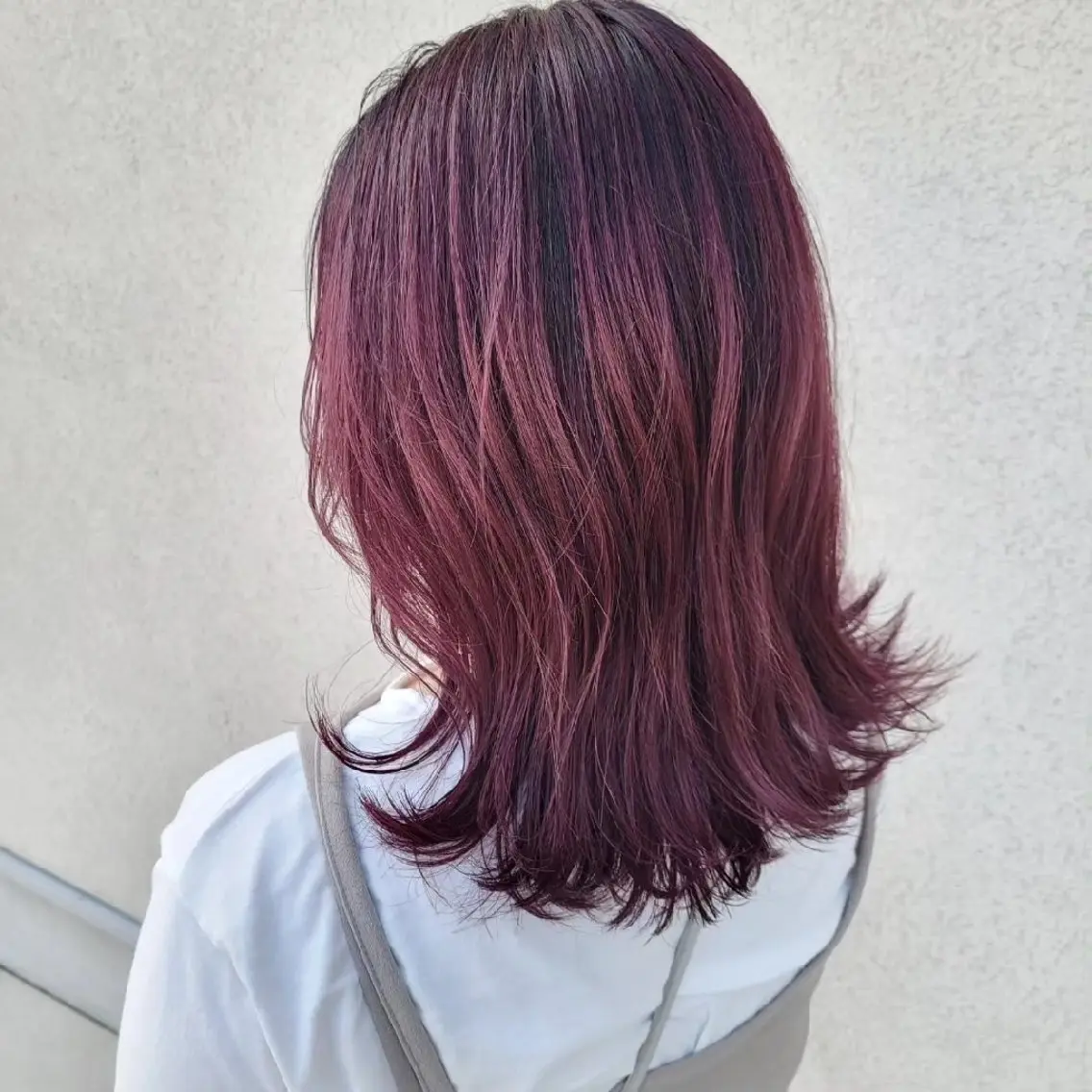 セミロング アッシュ ハイライト レイヤーカット 無藤 彩のヘアスタイル