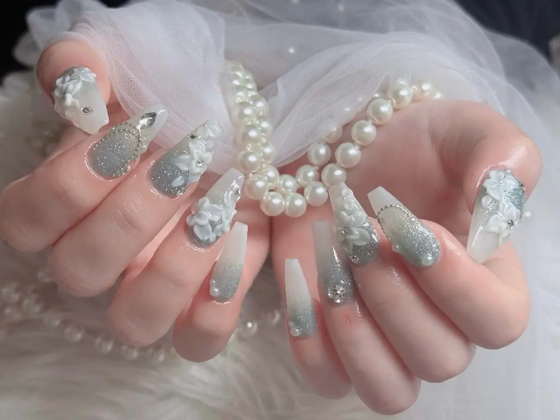 ネイル チークネイル フレンチネイル キラキラネイル 韓国ネイル マグネットネイル ハンドネイル Buruberii hbaby nailのネイルデザイン