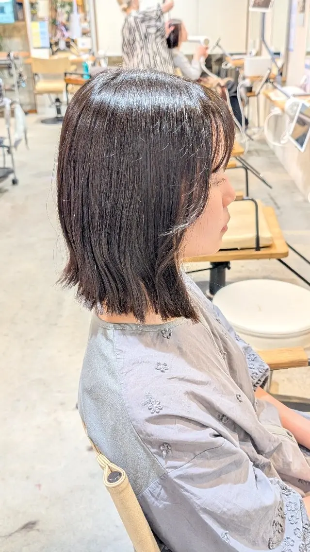 ミディアム サイドバング 外ハネヘア 【女性限定】 しおりのヘアスタイル