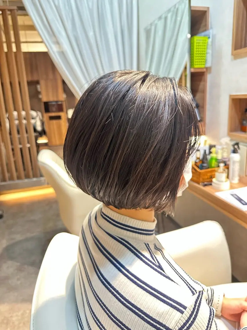 ショート カラー 佐藤 結衣のヘアスタイル