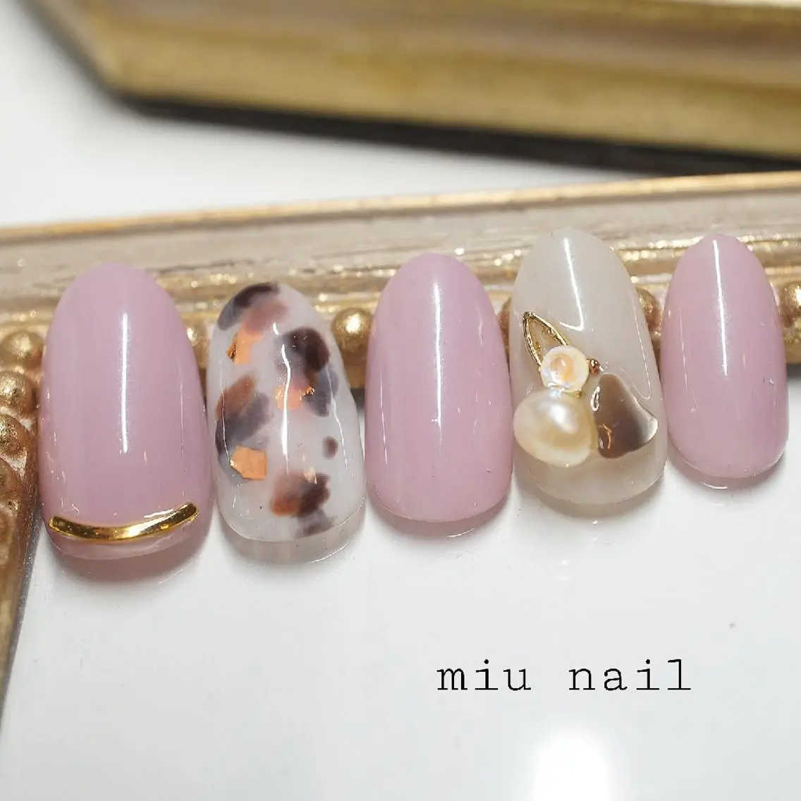 ネイル べっ甲ネイル ホワイト MIU nailのネイルデザイン