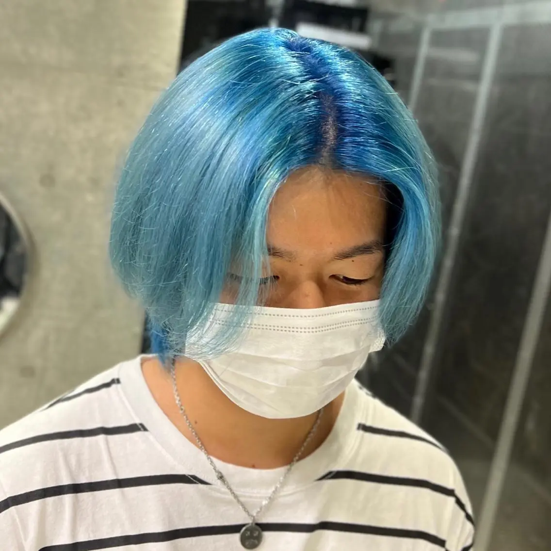 ミディアム カラー メンズ センターパート ブルーカラー グラデーションカラー カット ヘアカラー 藤井優大 店舗異動しましたのその他イメージ