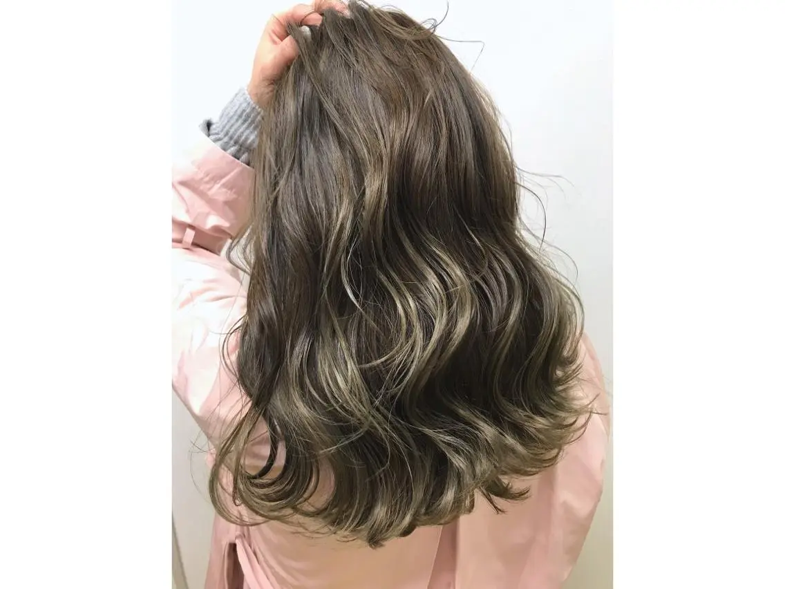 ロング カラー アッシュ ブリーチ ブリーチなしカラー カット ヘアカラー 藤中 隆悟のヘアスタイル