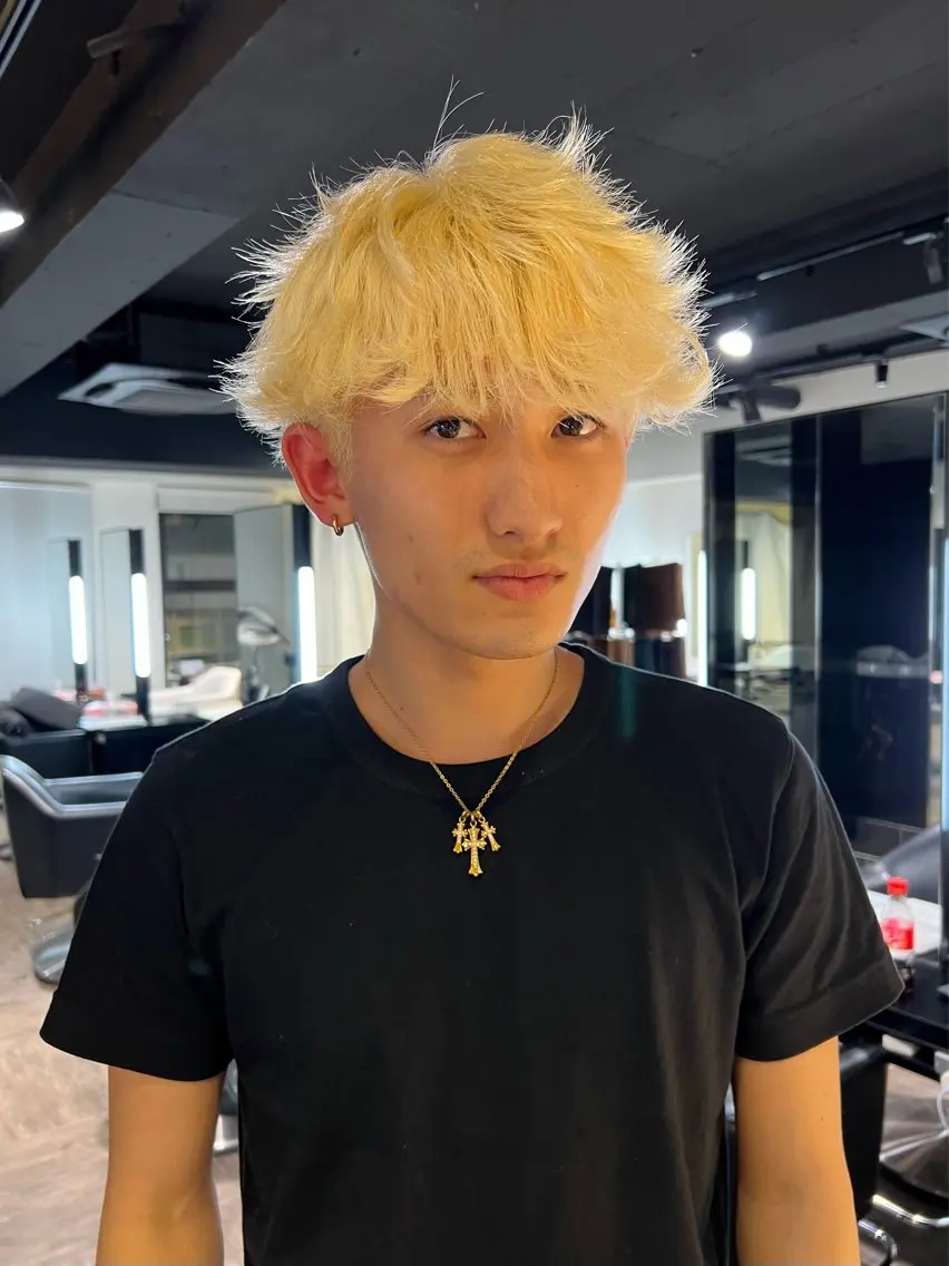 カラー メンズ メンズブリーチ フェザーパーマ メンズハイライト メンズハイトーン メンズパーマ ヘアカラー SHU｜レイヤー カット/パーマのヘアスタイル