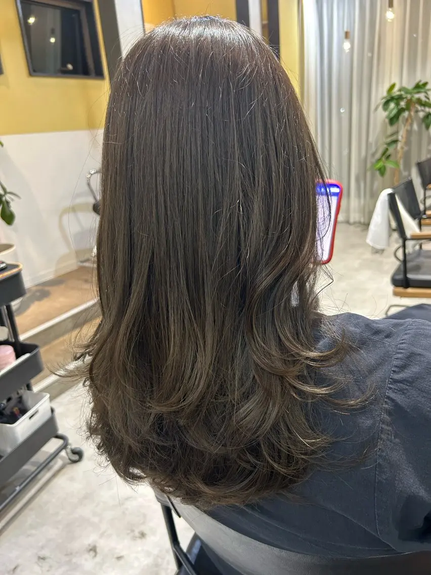 ロング カラー グレージュ オリーブグレージュ オリーブグレー hubhair レイヤー/透明感のヘアスタイル
