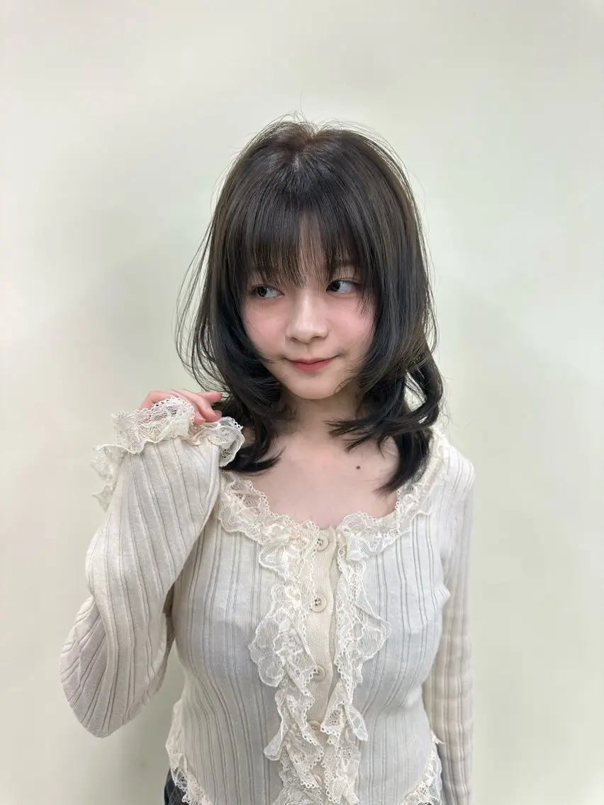 ミディアム 顔まわりレイヤー 顔周りカット 韓国風ヘア レイヤーカット Blume... 01 Groupのヘアスタイル