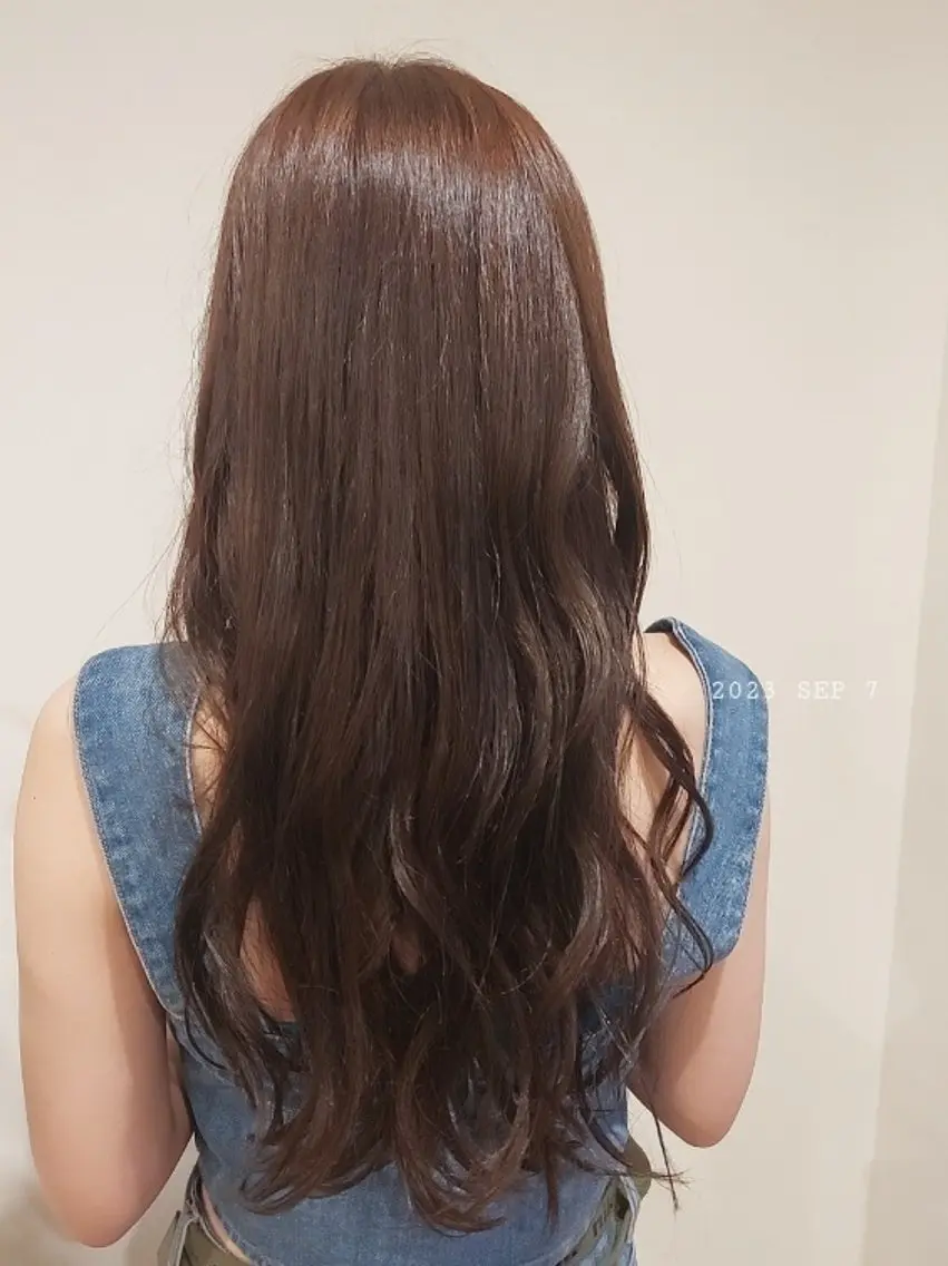 ロング カラー ヘアカラー 齊藤 舞風のヘアスタイル