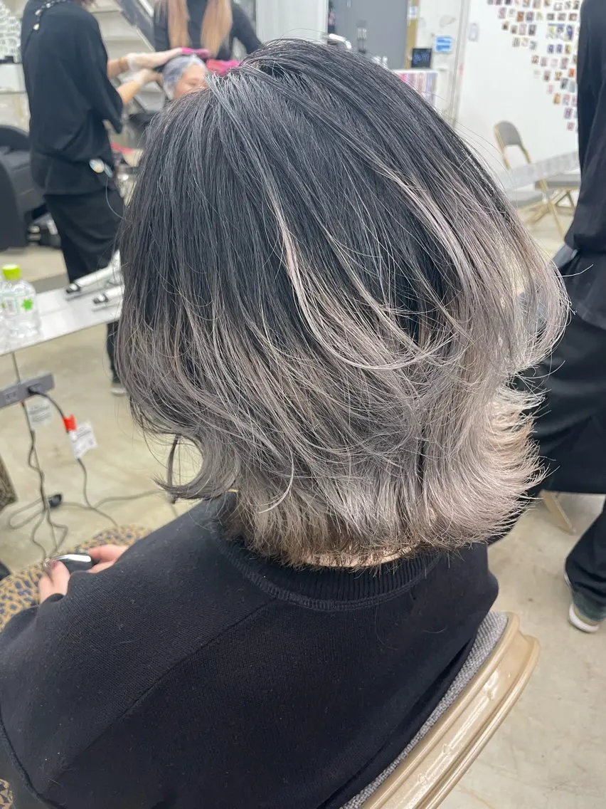 ロング カラー インナーカラー 推し ブリーチ 髪質改善のヘアスタイル