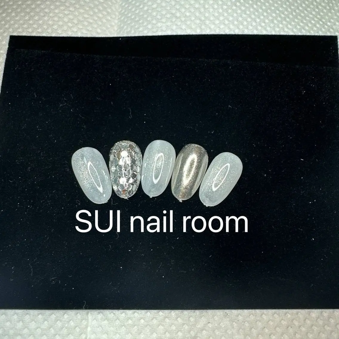 ネイル ミラーネイル シルバー SUI Nail Roomのネイルデザイン