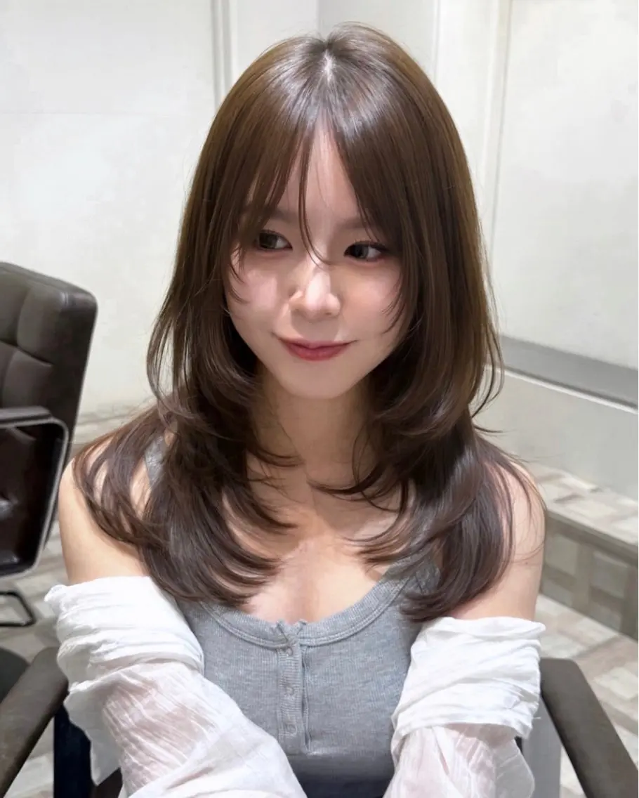 ミディアム カット ヘアカラー トリートメント 顔周りレイヤー/ミデ ィアム KANA渋谷のヘアスタイル