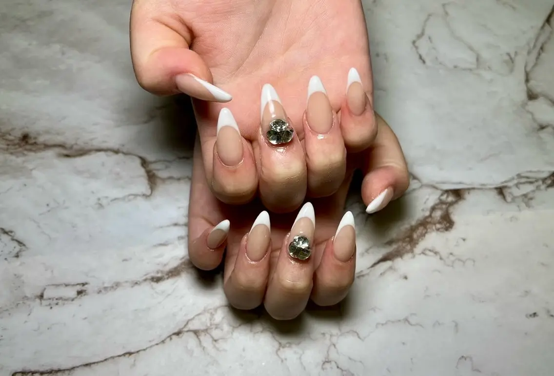 ジェルフレンチ💅（ストーン10粒or片手1本ずつダイヤカット無料）の写真