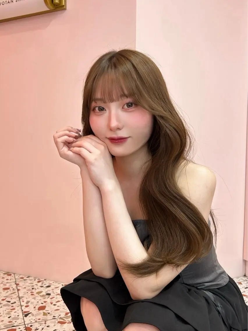 ロング 韓国風カラー くびれヘア 顔まわりレイヤー 顔周りカット 髪質改善 ヘアカラー トリートメント 透明感カラー♡ 原宿美容室￤Rinaのヘアスタイル