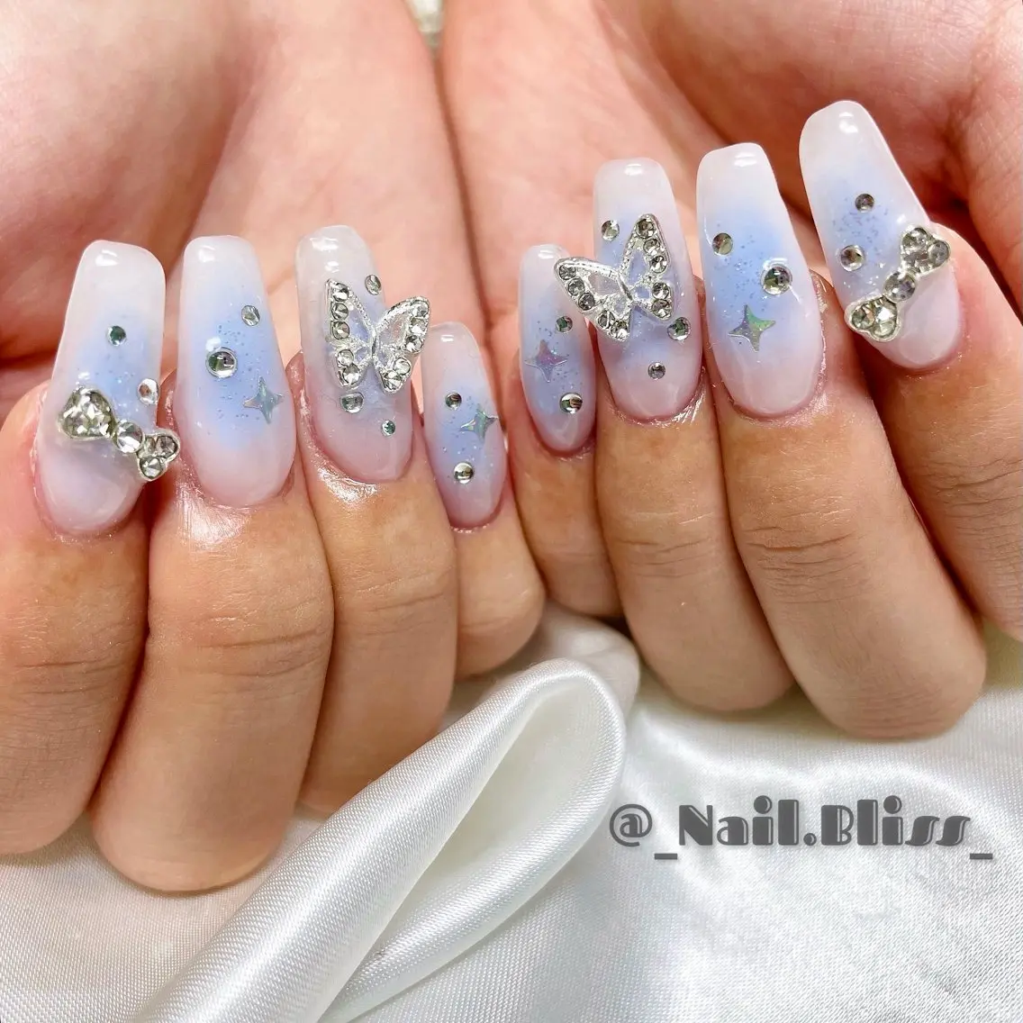 ネイル チークネイル 水色 ハンドネイル NAIL BLISSのネイルデザイン
