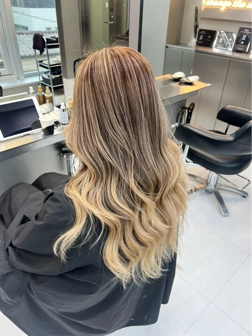 ロング カラー バレイヤージュ レイヤーカット YUIGO 🔥のヘアスタイル