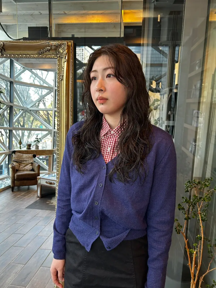 ロング パーマ 西 優衣奈のヘアスタイル