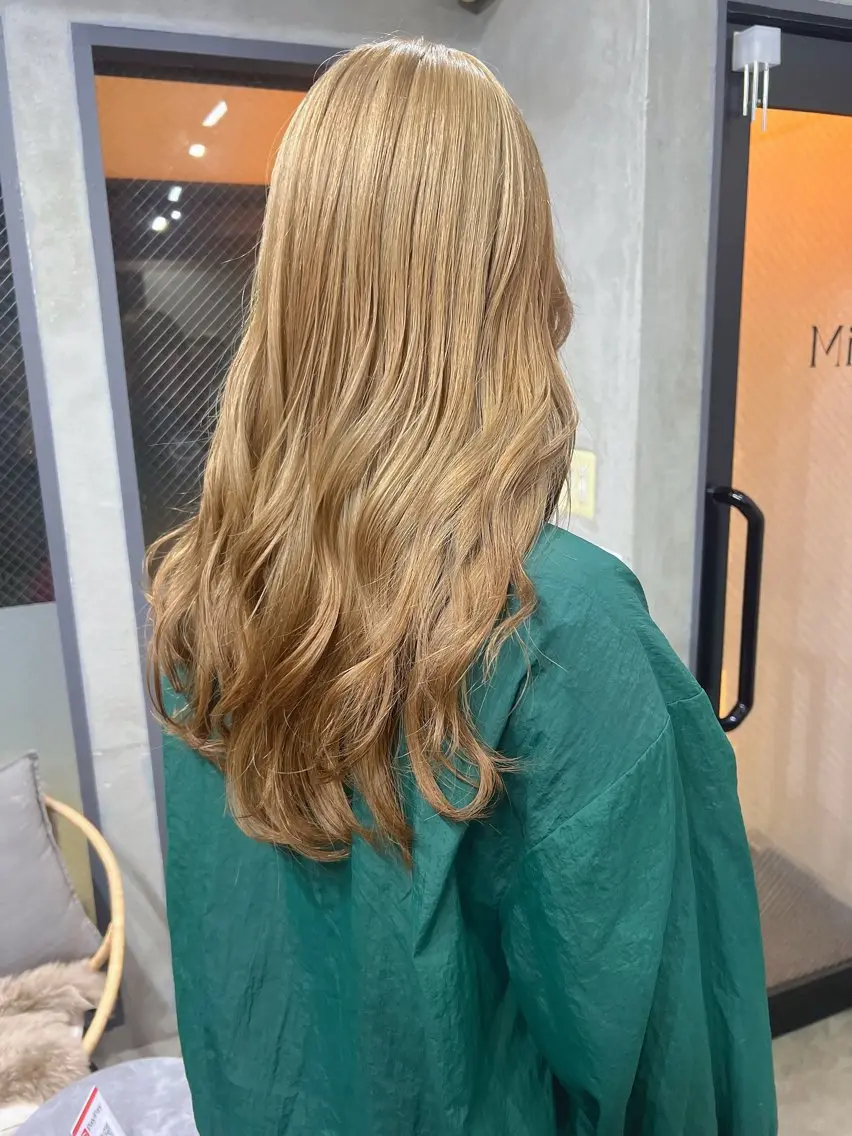 ロング カラー ベージュカラー ブロンド ブロンドベージュ ヘアカラー YUI ハイトーンカラーのヘアスタイル