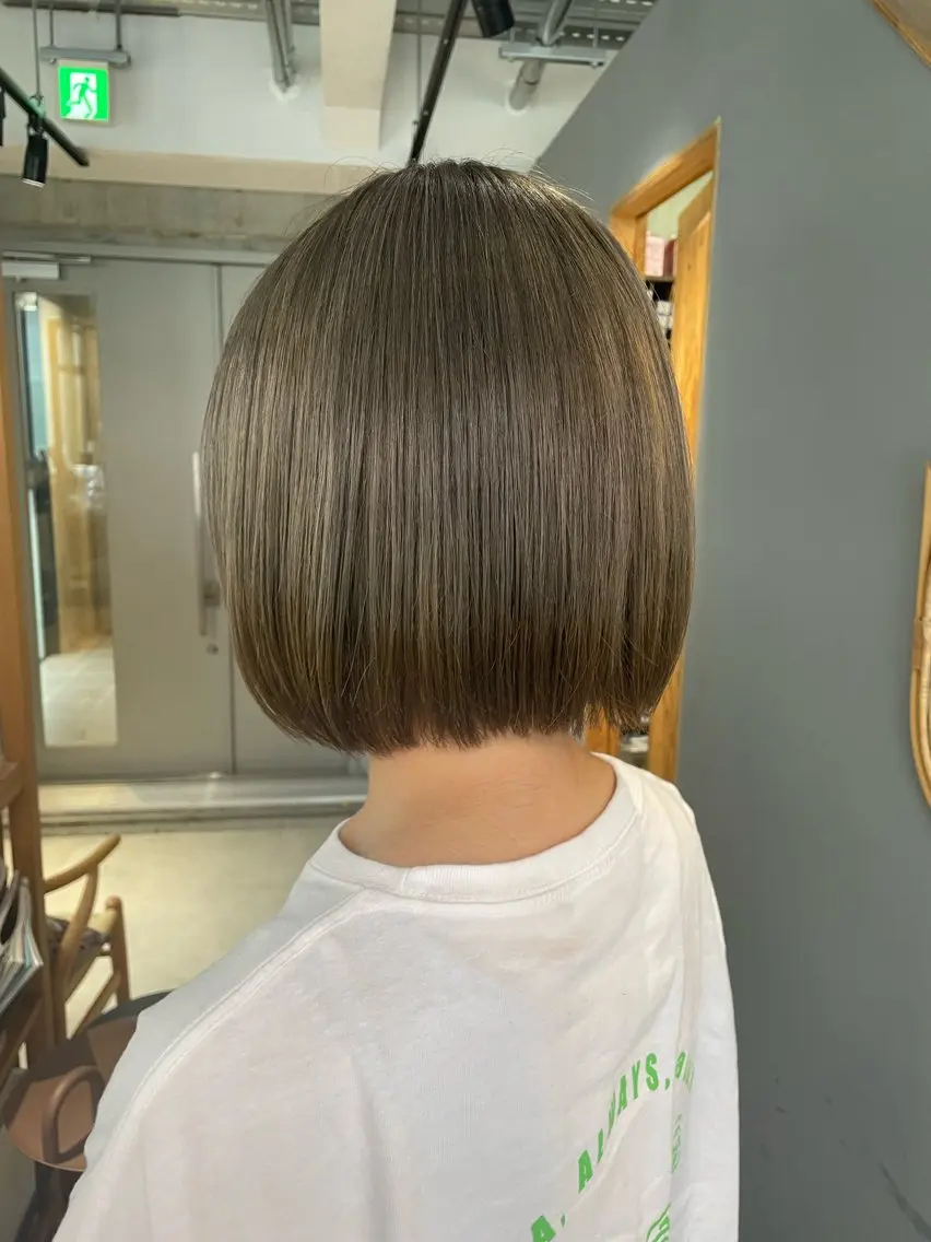 ショート カラー ヘアアレンジ ベージュカラー ブリーチ オリーブベージュ ヘアカラー CEINE loq ‪🍒なつきのヘアスタイル