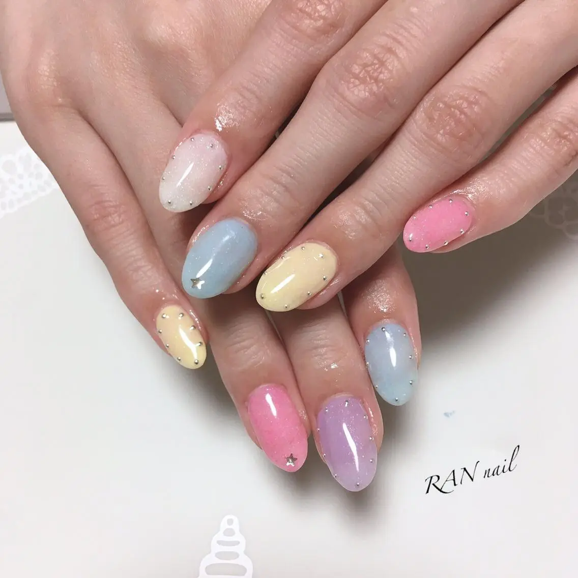 ネイル キラキラネイル シルバー ハンドネイル フットネイル RAN nailのネイルデザイン