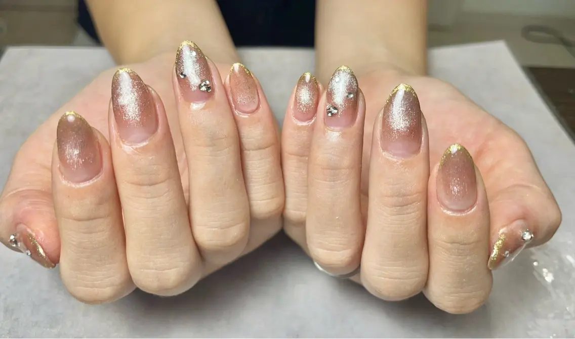ネイル ジェルネイル グラデーション キラキラネイル マグネットネイル パラジェル ハンドネイル BLANC.nail yuuのネイルデザイン