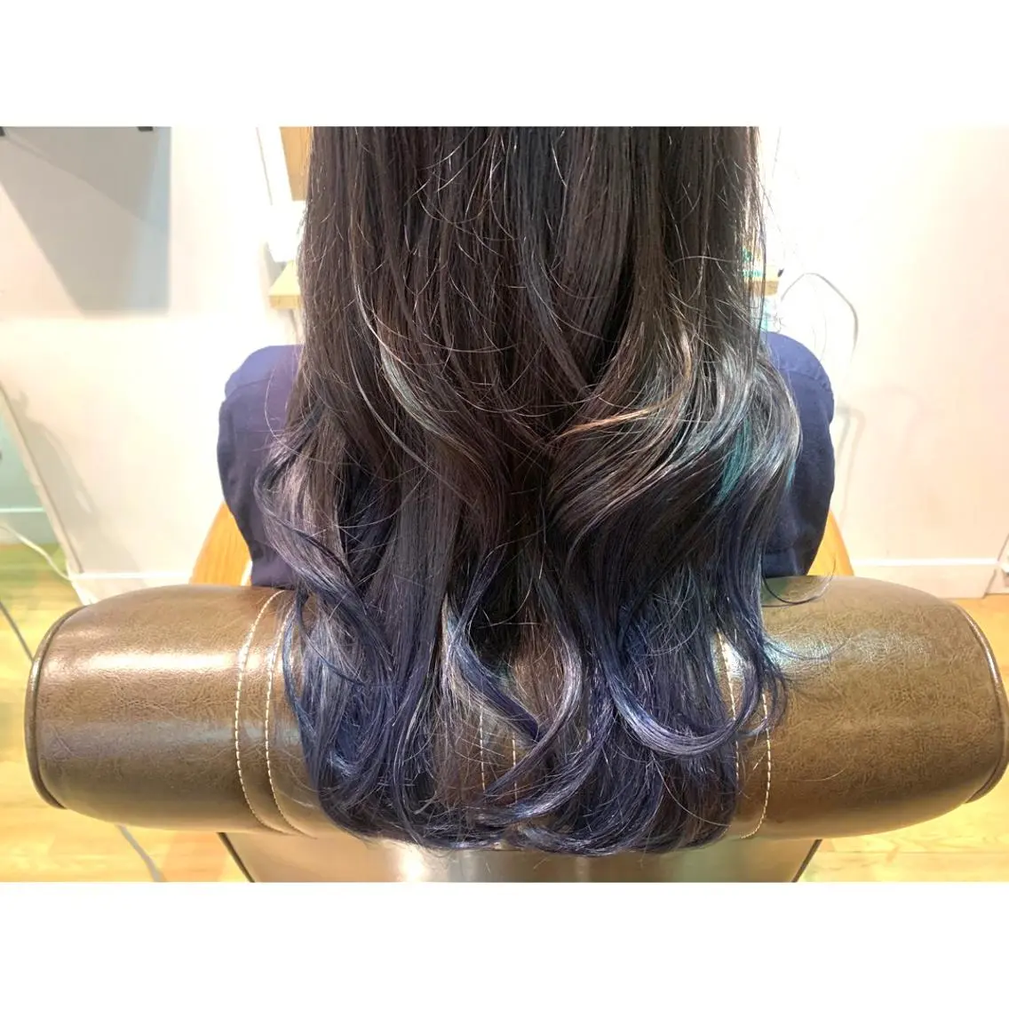ロング カラー ブリーチ ツキダテ ユイのヘアスタイル