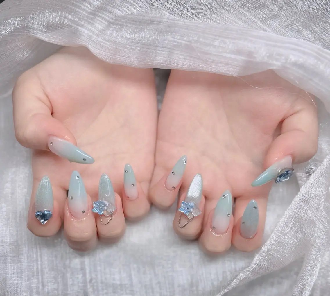 ネイル フレンチネイル ジェルネイル ガラスフレンチ ハロウィン ハート H.baby Nail Salonのネイルデザイン