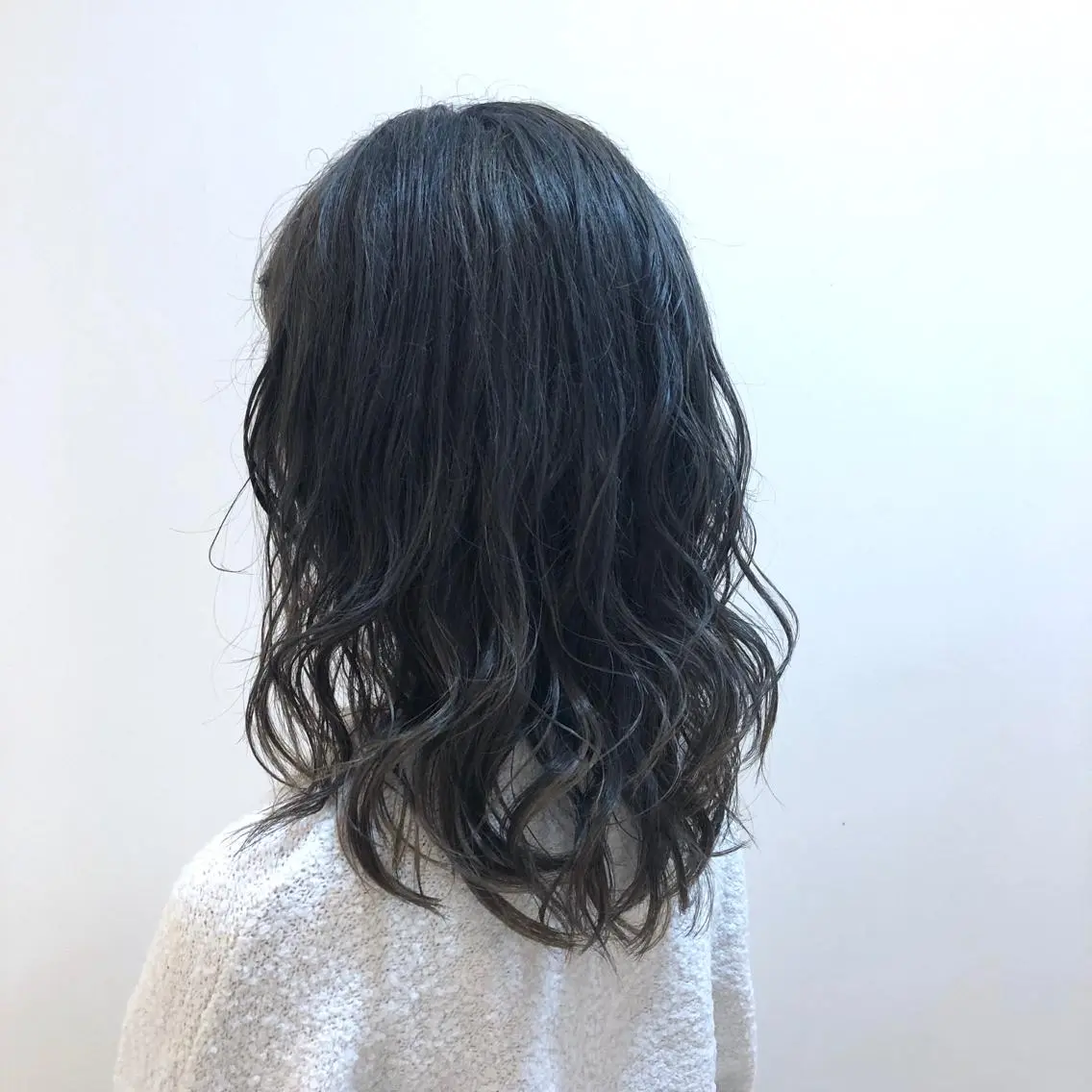 セミロング カラー ブリーチ ブルーカラー ブルージュ ケアブリーチ 🌈ぷる艶カラー🌈 髪質改善👑柳沼尚貴のヘアスタイル
