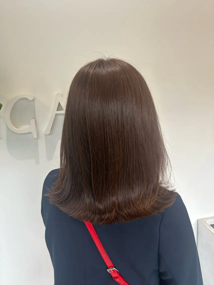 ミディアム ラベンダーブラウン レイヤーカット mei/ オリーブ/縮毛矯正のヘアスタイル
