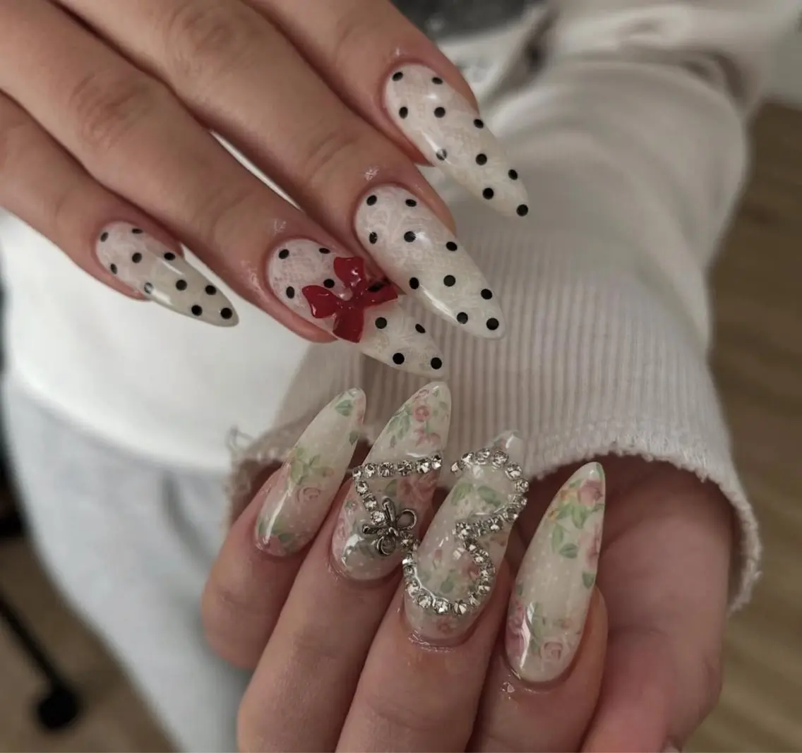 ネイル 韓国ネイル マグネットネイル 持ち込み ハンドネイル Mimi Nail_Royalのネイルデザイン