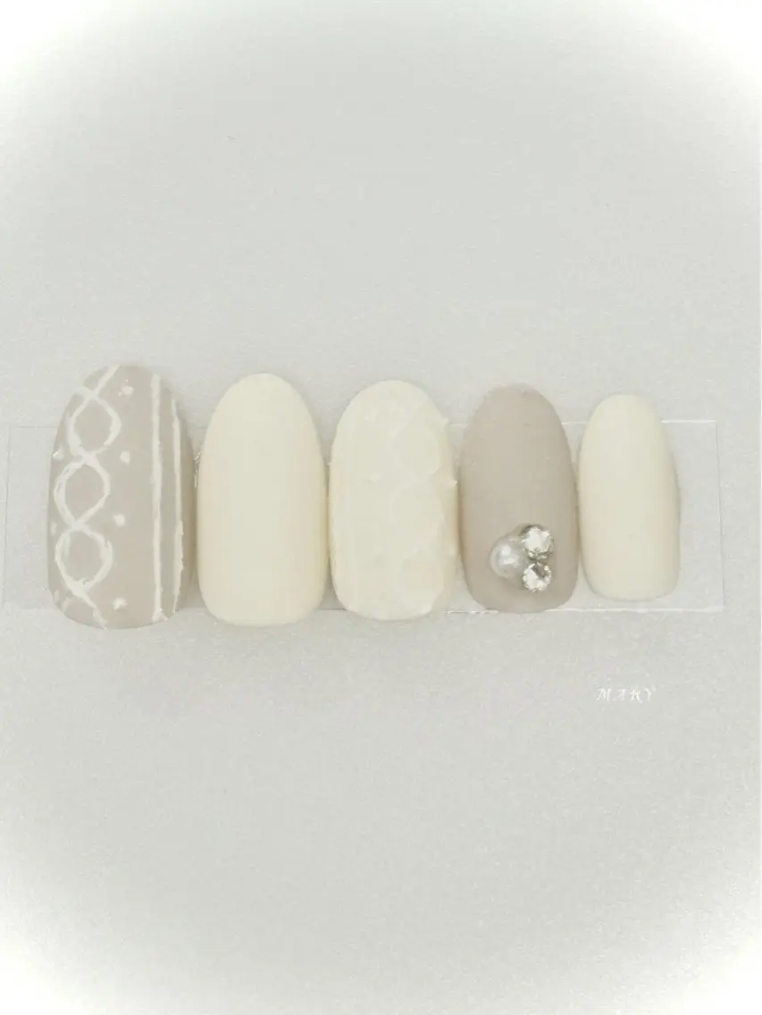 ネイル マットネイル ニュアンスネイル ワンカラーネイル ホワイト 冬ネイル ハンドネイル Mary nail .narumiのネイルデザイン