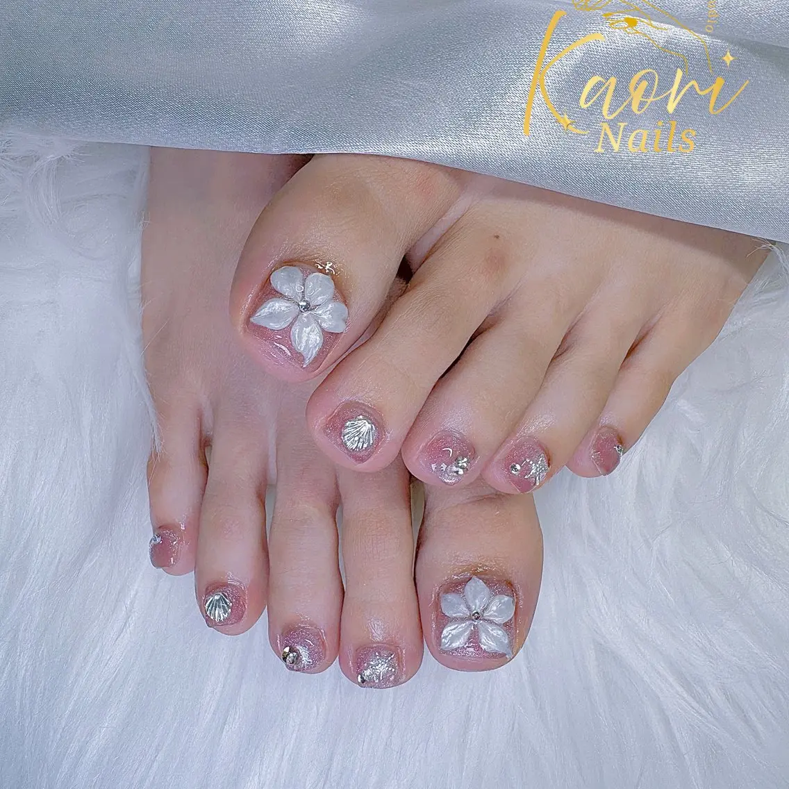 ネイル フラワーネイル フットネイル フレンチネイル 氷ネイル・うるうるネイル キラキラネイル フットネイル KAORI YUMIのネイルデザイン
