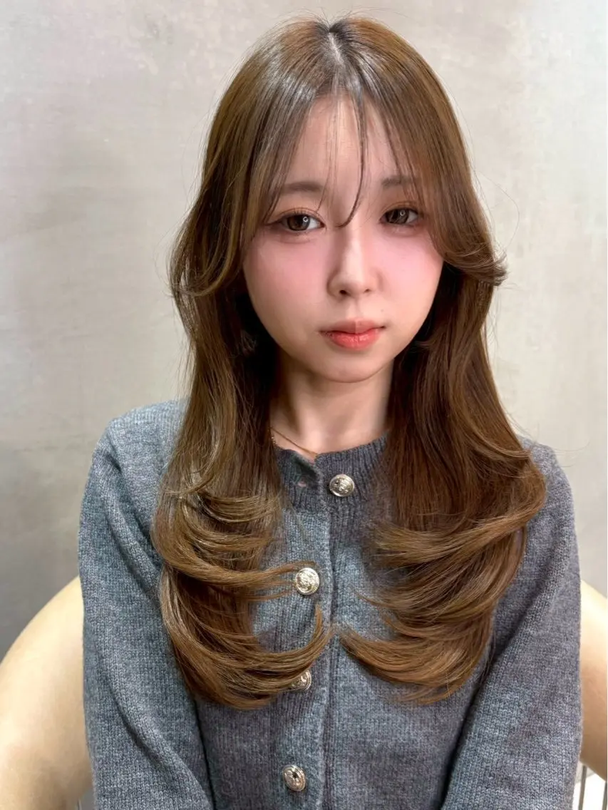 セミロング くびれヘア レイヤーカット 小顔カット カット 縮毛矯正 トリートメント 小顔レイヤー/顔周り 艶髪カラー/金山のヘアスタイル