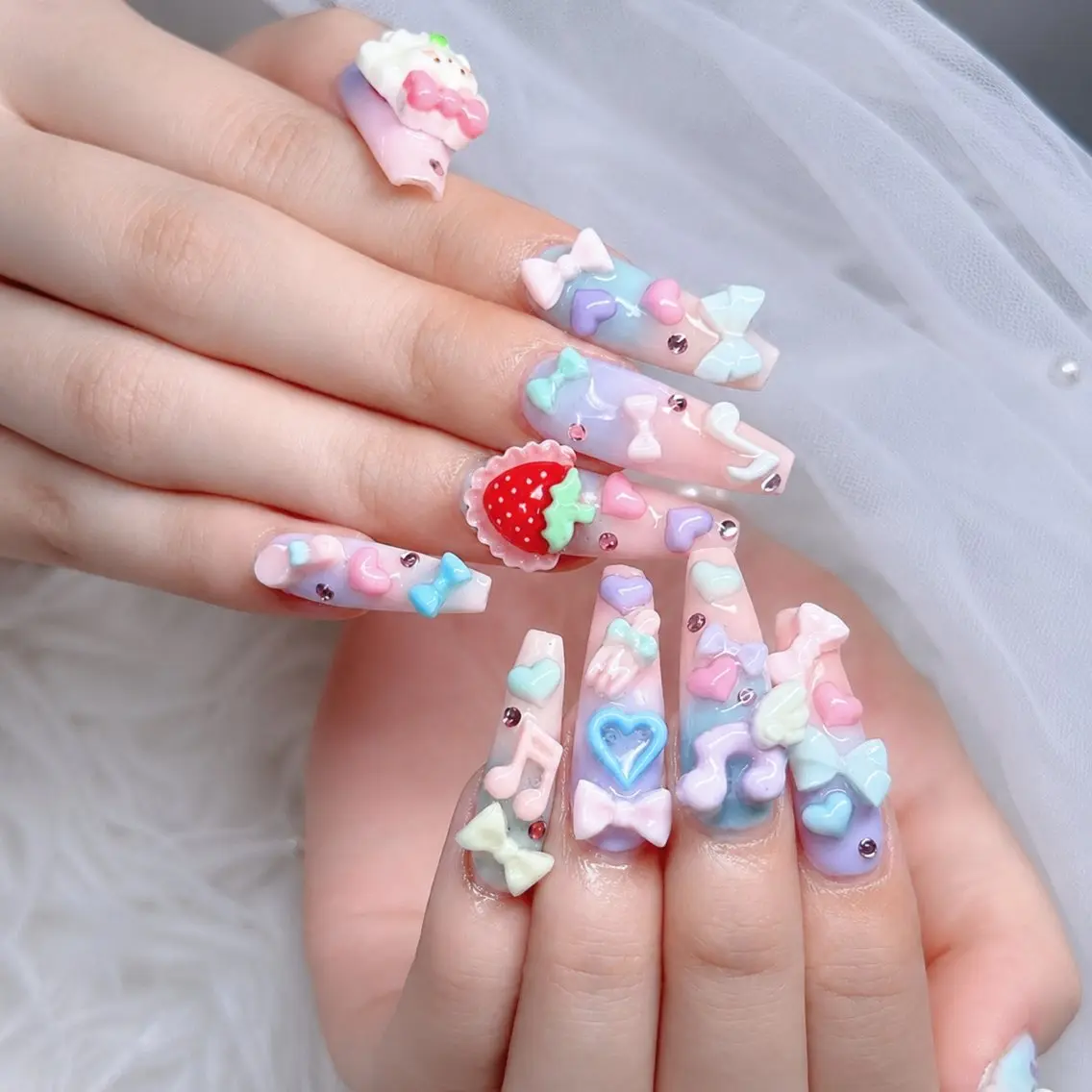 ネイル アートネイル ボルドー フレンチネイル ジェルネイル 氷ネイル・うるうるネイル ハンドネイル Julie Nail Hinのネイルデザイン