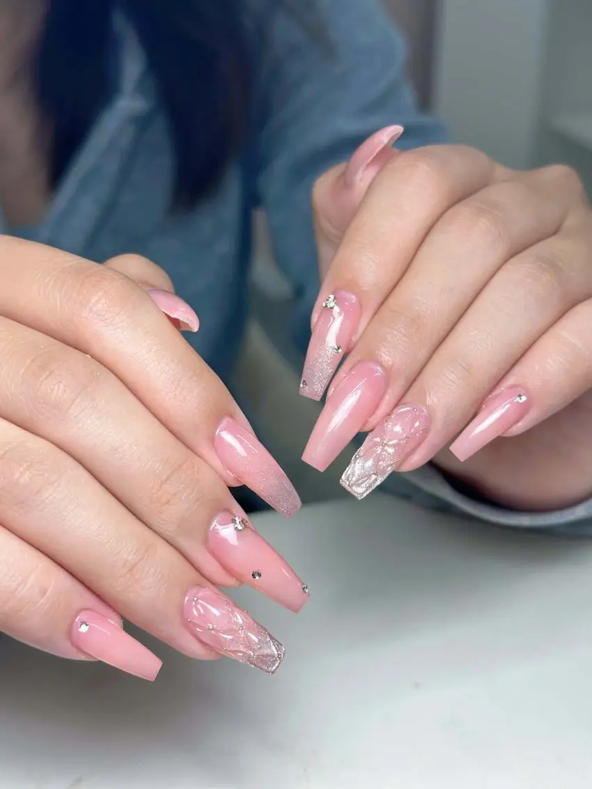 ネイル チークネイル ドット フレンチネイル グラデーション 韓国ネイル ハンドネイル Lisa Nail Salonのネイルデザイン