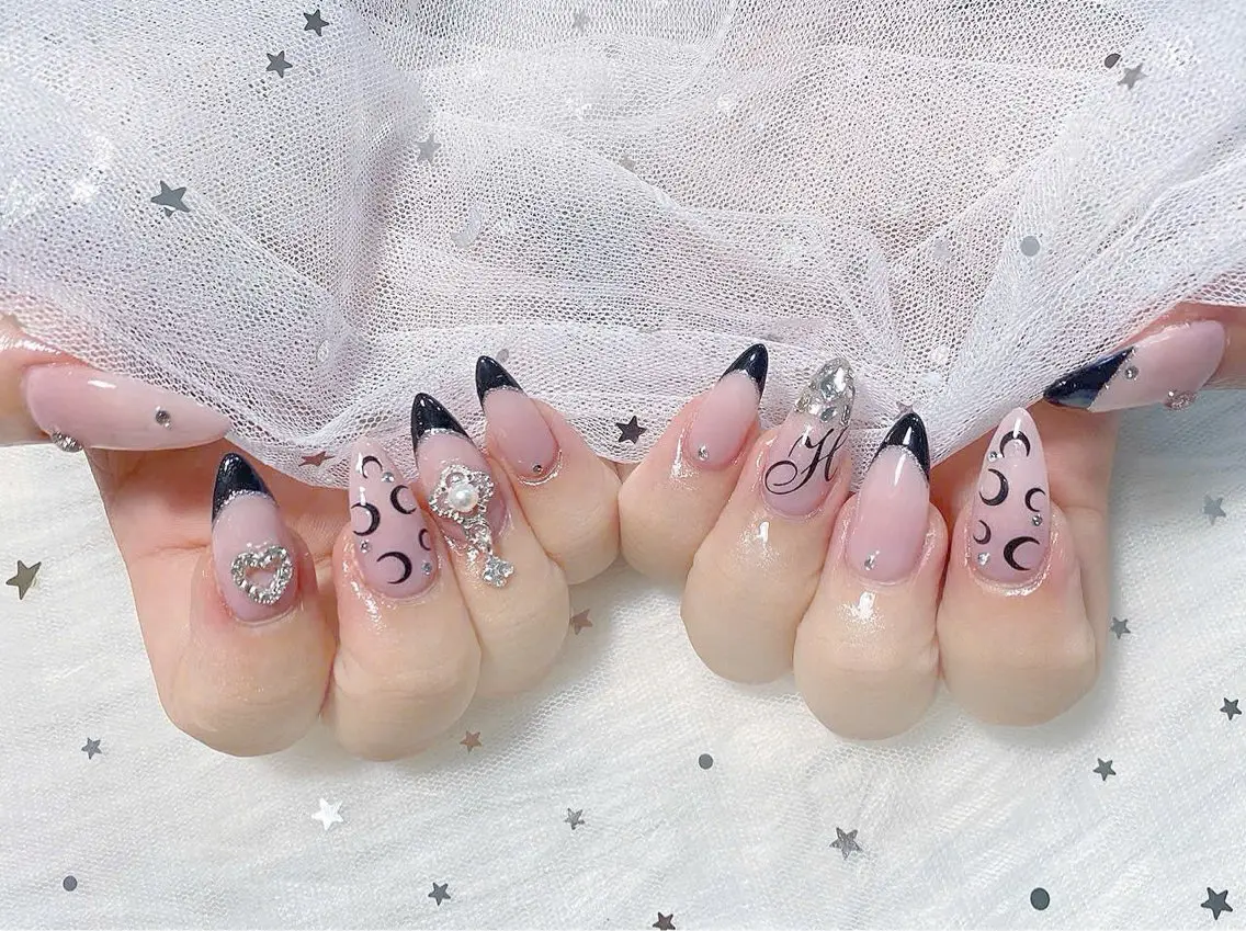 ネイル チークネイル ドット 長さ出し フットネイル フレンチネイル ハンドネイル Hana Nail Salonのネイルデザイン