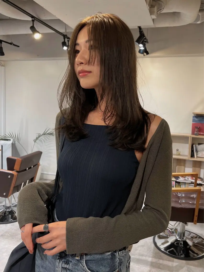 セミロング カラー ブラウンカラー 髪質改善 レイヤーカット カット ヘアカラー トリートメント navile原宿 mariのヘアスタイル