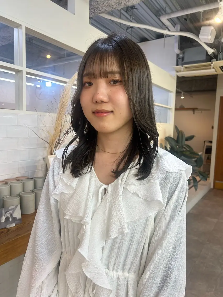ミディアム 顔周りカット yumeka🩶ボブ 暖色/透け感カラーのヘアスタイル