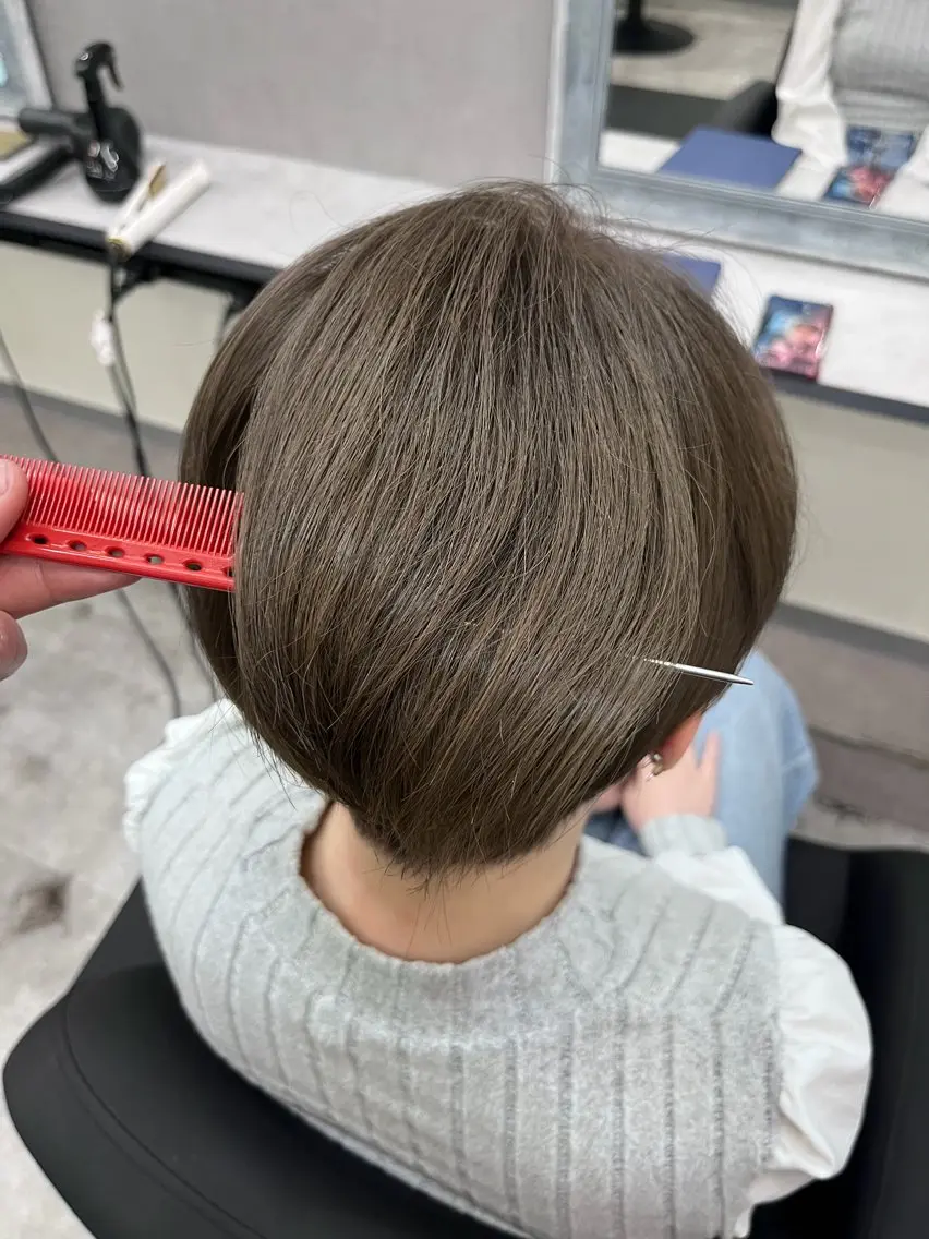 ショート カラー グレージュ オリーブグレージュ オリーブグレー カット ヘアカラー トリートメント ダブルカラー メンズパーマ大成のヘアスタイル