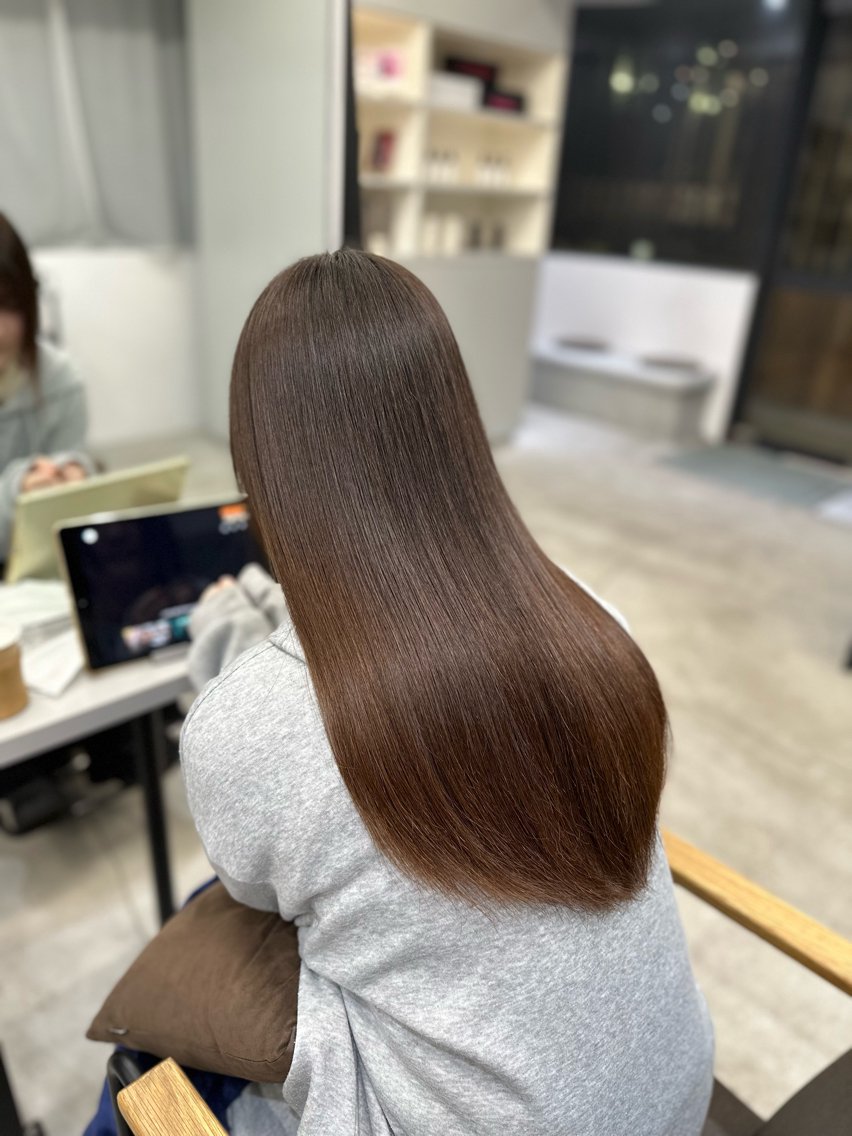 ロング パーマ 縮毛矯正 ストレートパーマ カット 縮毛矯正 ハイトーンカラー が絶対可愛い✨泰聖✨のヘアスタイル
